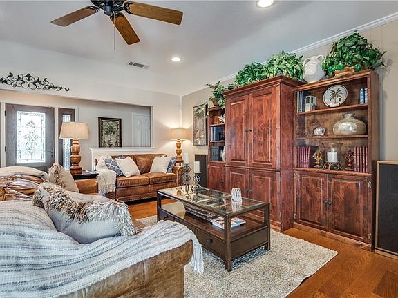 3rd image of 173 Villa Park Dr