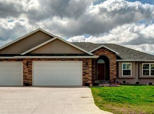 1520 Madisyn Cir, Winterset, IA 50273