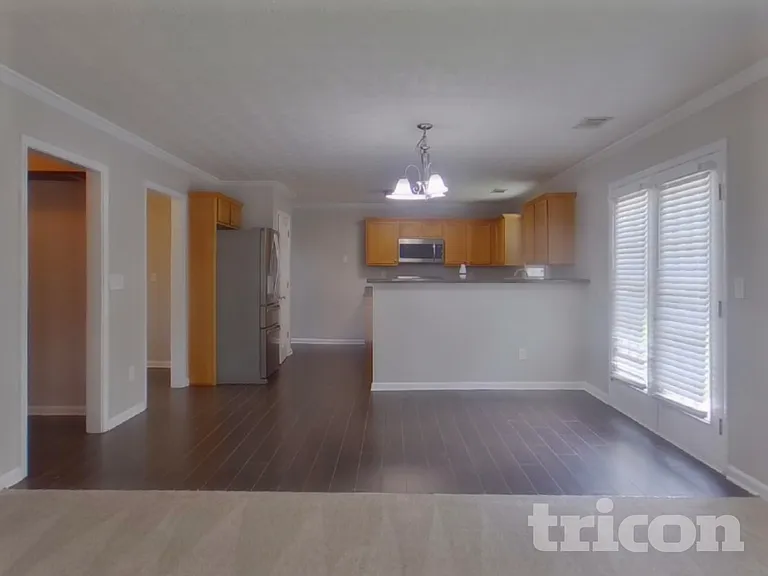 315 Avonlea Dr — Photo 4