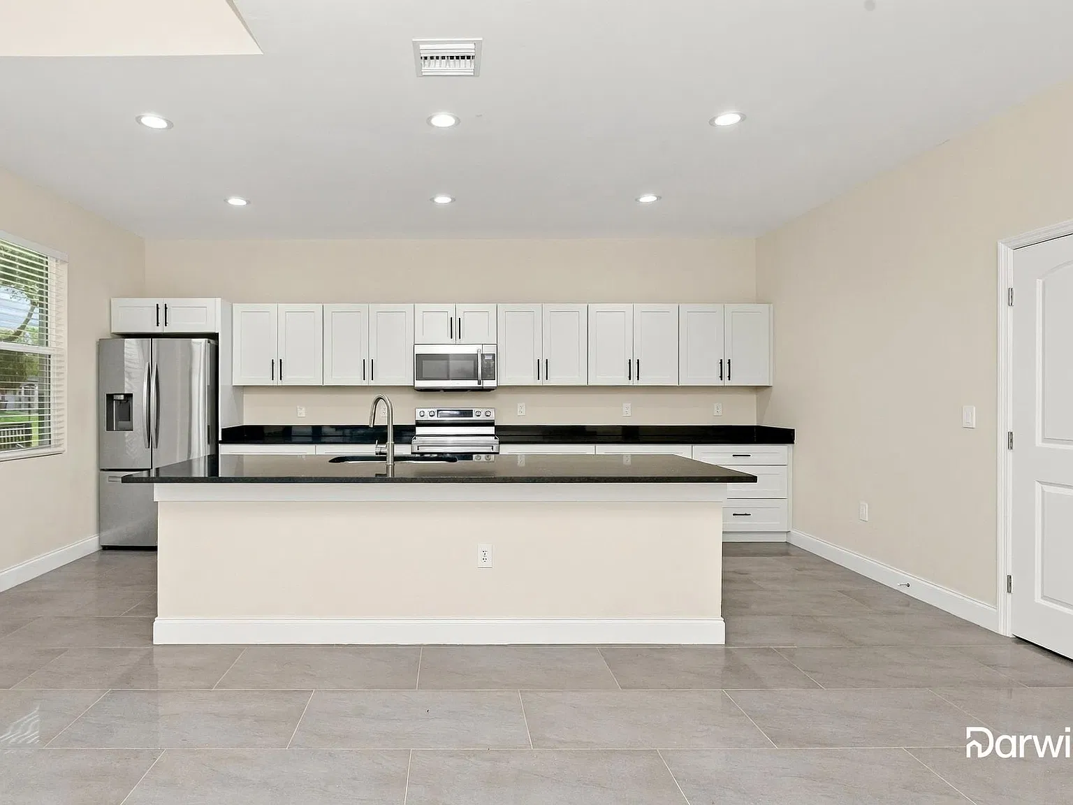 3 bed, 3.0 bath, 1792 sqft, $2,385 — Photo 3