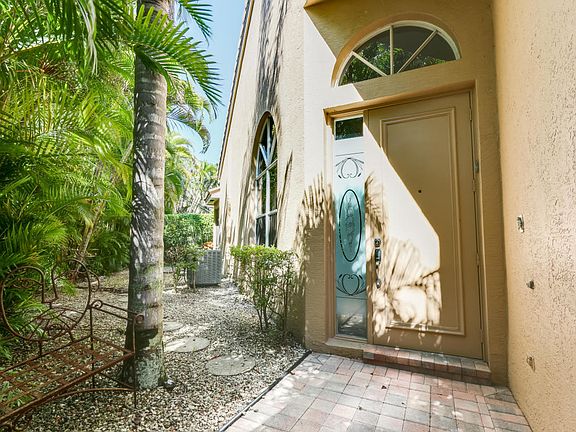 3rd image of 4729 Carlton Golf Dr