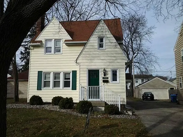3 bed, 1.5 bath, 1576 sqft, $1,995 — Photo 2