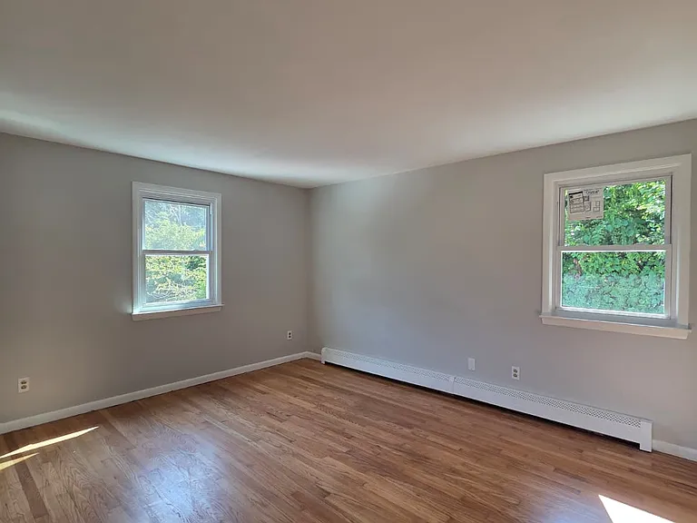 53 High Meadow Ln — Photo 2