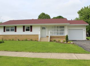 630 N Edgelawn Dr, Aurora, IL 60506