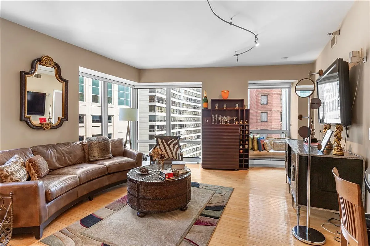 1 bed, 1.5 bath, 1045 sqft, $3,300 — Photo 3