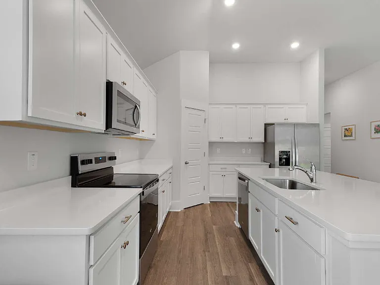 322 Whalebone Ave — Photo 15
