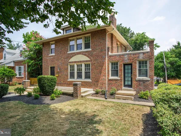 2218 32nd St SE, Washington, DC 20020