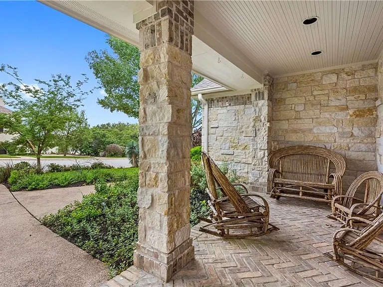 1705 Acacia Bud Dr — Photo 3
