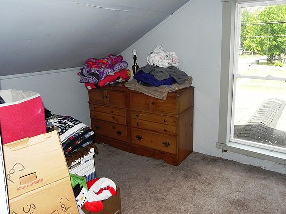 5th image of 209 W Hotchin Ave