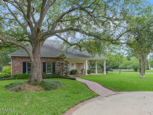 323 Bacque Crescent Dr, Lafayette, LA 70503