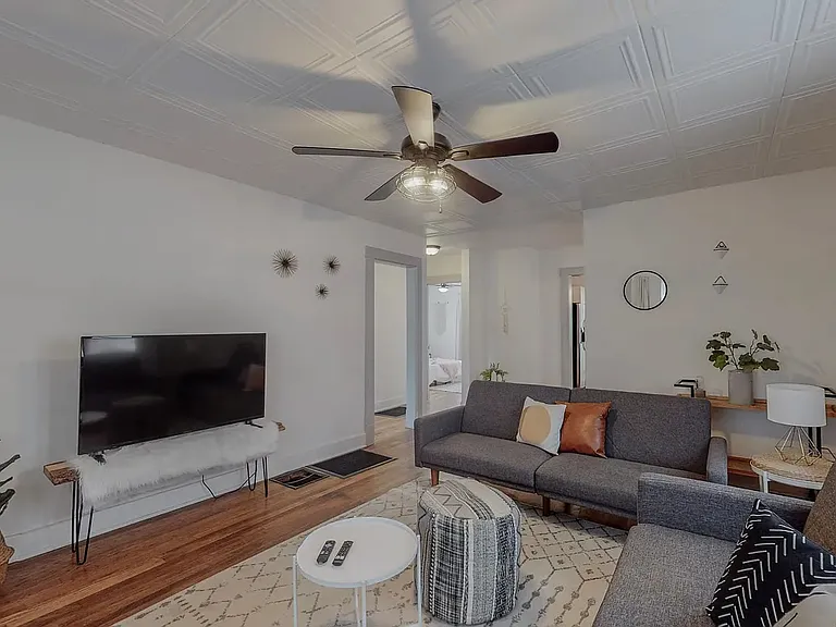 221 Girard Blvd SE #1F — Photo 5