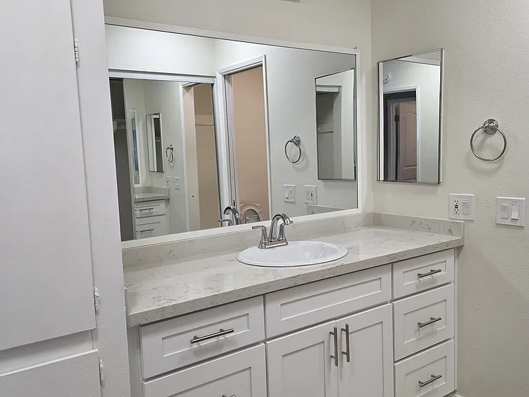 Chateau Gardens Apartments — Photo 26