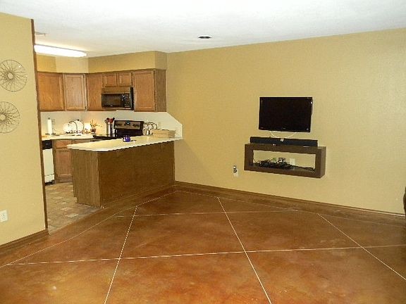 5th image of 4400 Hemingway Dr APT 136