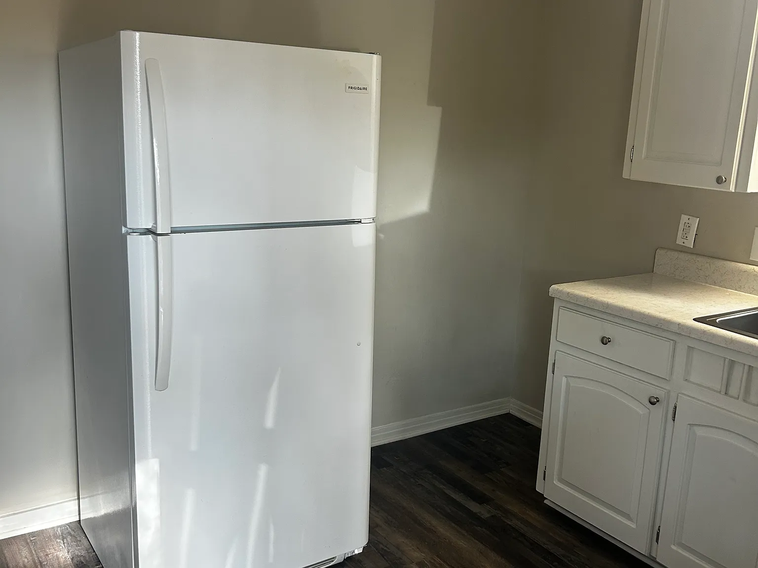 1 bed, 400 sqft, $875 — Photo 2