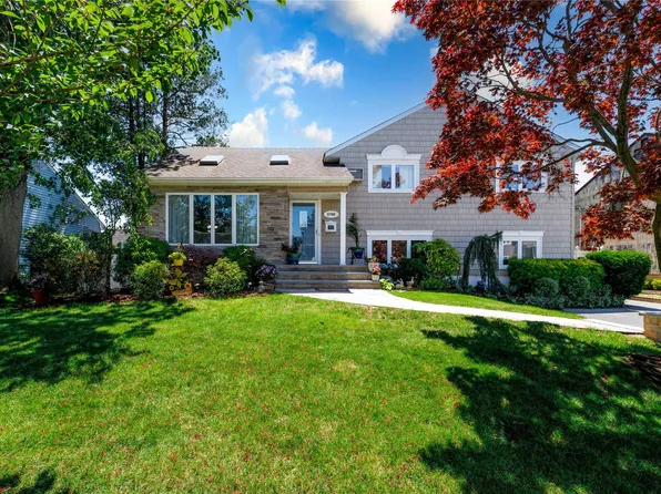 3706 Regent Lane, Wantagh, NY 11793