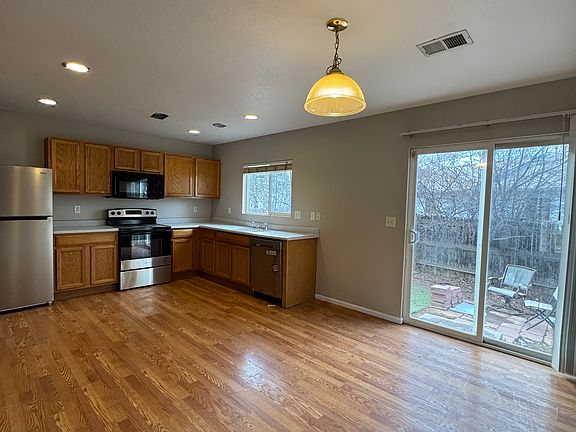 3rd image of 3427 Warren Farm Dr