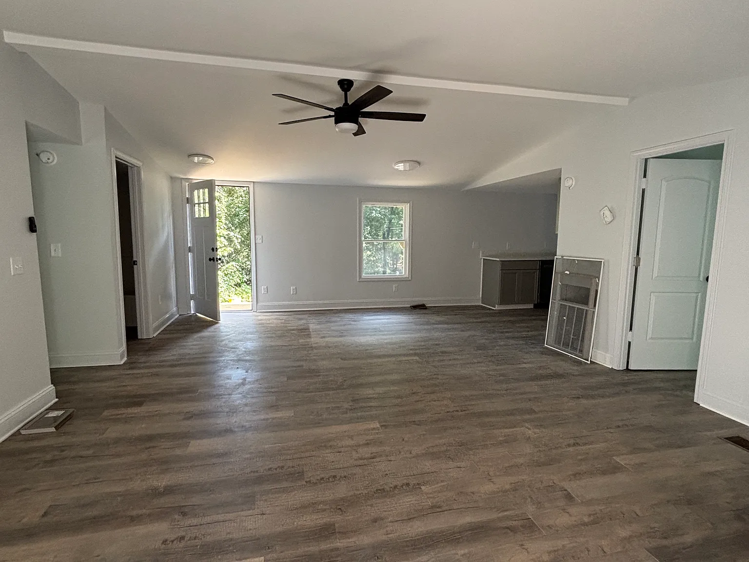 3 bed, 1560 sqft, $1,650 — Photo 3