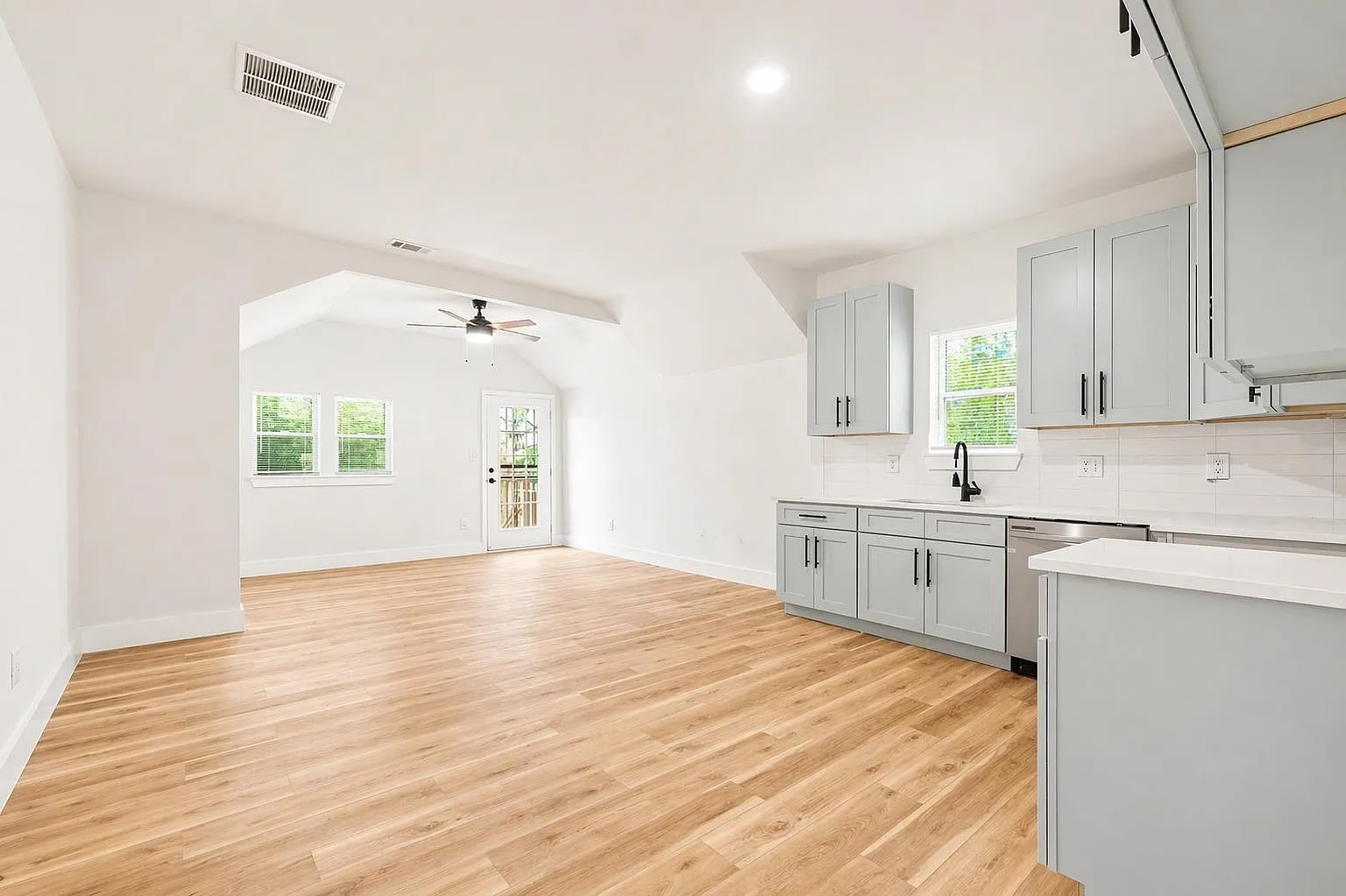 3 bed, 2.0 bath, $1,950 — Photo 4