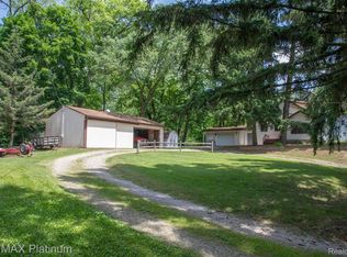 10381 Silver Lake Rd, Brighton, MI 48116