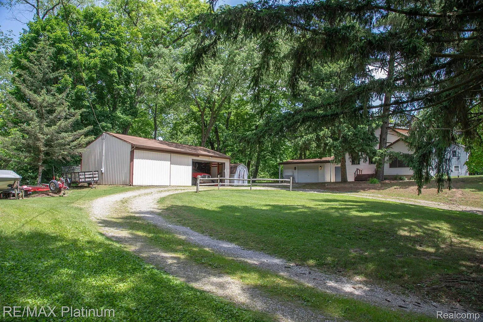 10381 Silver Lake Rd photo 1