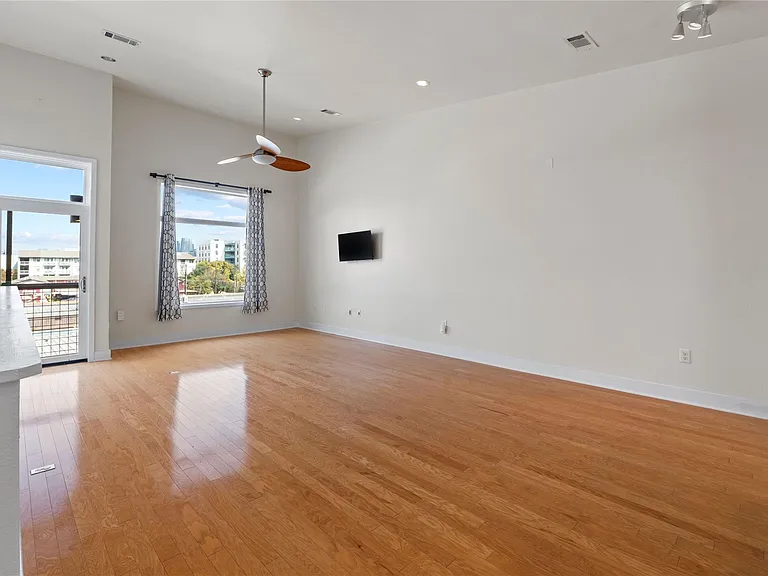 1702 S Lamar Blvd #9 — Photo 7