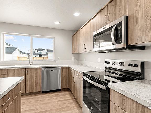 5th image of 13686 Inman Ct