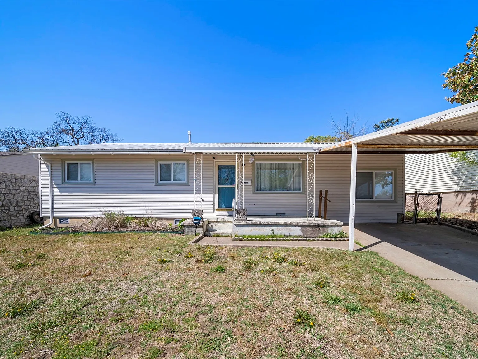 4 bed, 1.0 bath, 1152 sqft, $1,350 — Photo 1