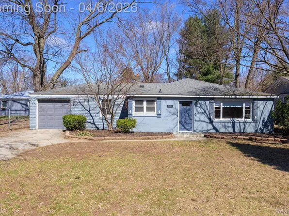 8283 Russell St, Shelby Township, MI 48317