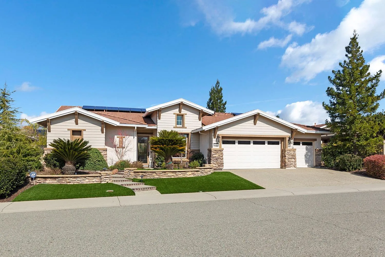 2700 Black Hawk Ln photo 1