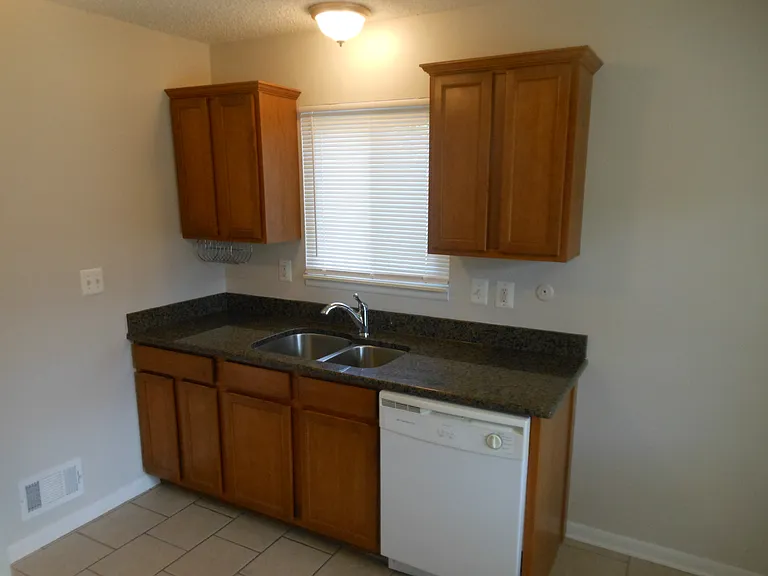 501 E Breckenridge St — Photo 11