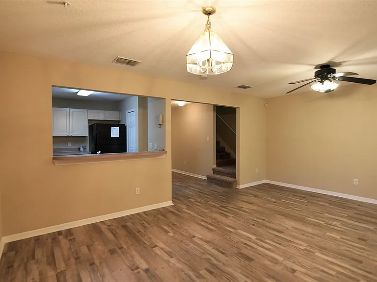 1066 Dolphin Dr — Photo 4