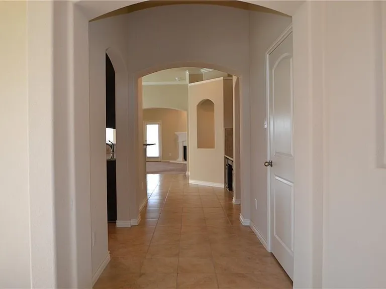 804 Willow Wood Dr — Photo 2