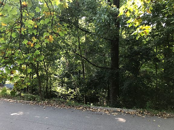 2nd image of 212 Harpeth Wood Dr