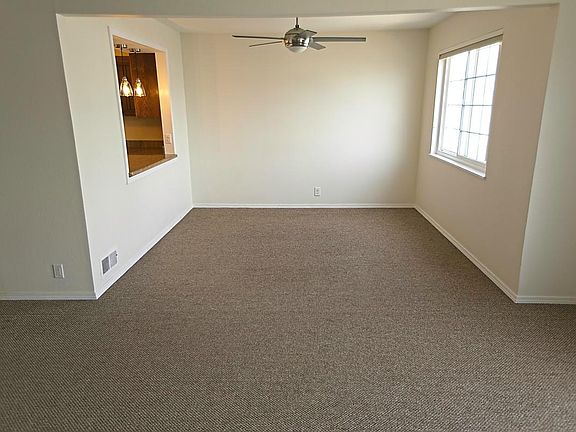 Dining room with ceiling fan.