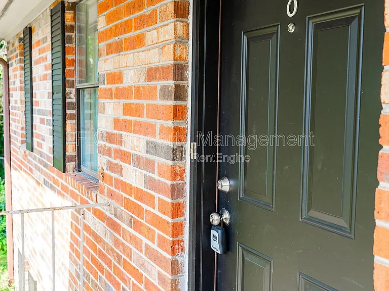 129 Hillcrest Dr #8 — Photo 1