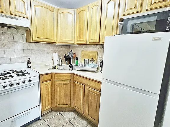 4th image of 26-26 29th St #2R