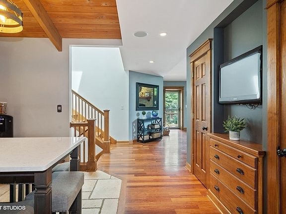 5th image of 224 Beauteau St