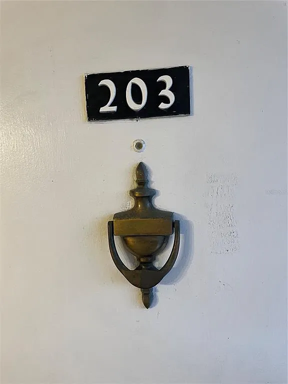2 bed, 2.0 bath, 910 sqft, $2,600 — Photo 3