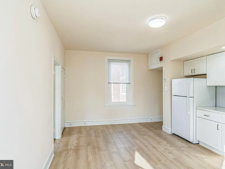 459 Martin St #2R — Photo 8