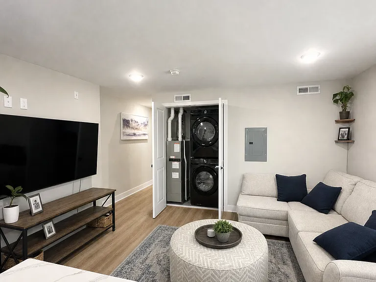 225 W 10th Ave #4 — Photo 3