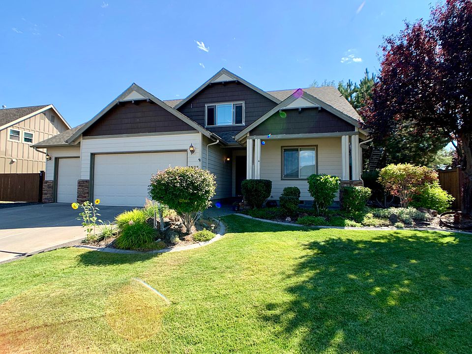 1st image of 2822 NW Canyon Dr