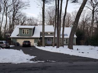 32 Maplecrest Dr, Belchertown, MA 01007