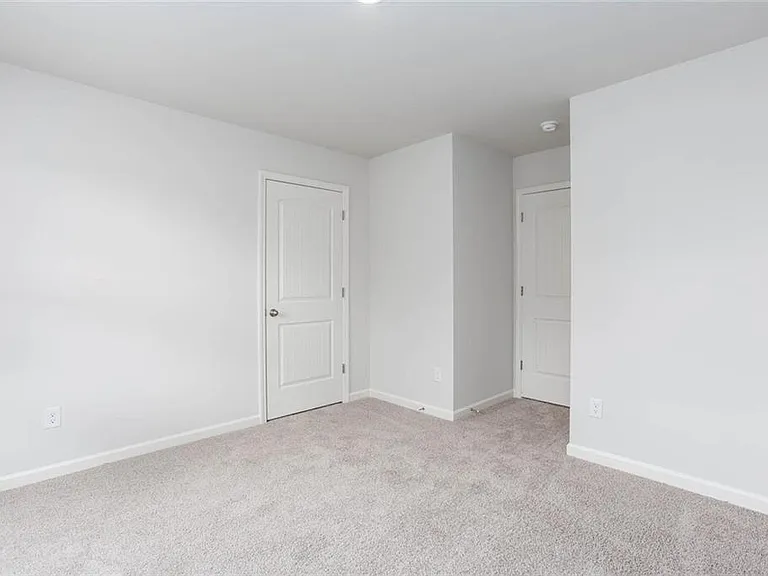 131 Landsdowne Way — Photo 35