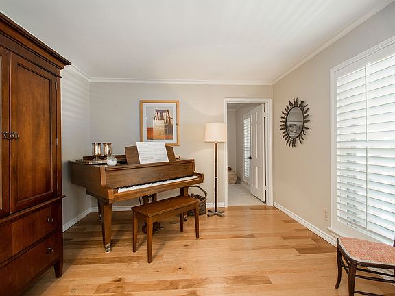 4th image of 3351 Regent Dr