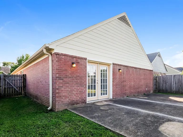 7296 Green Ash Dr — Photo 16