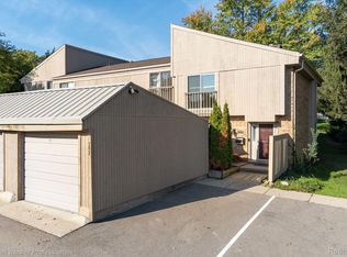 792 Oak Brook Ridge Dr, Rochester Hills, MI 48307