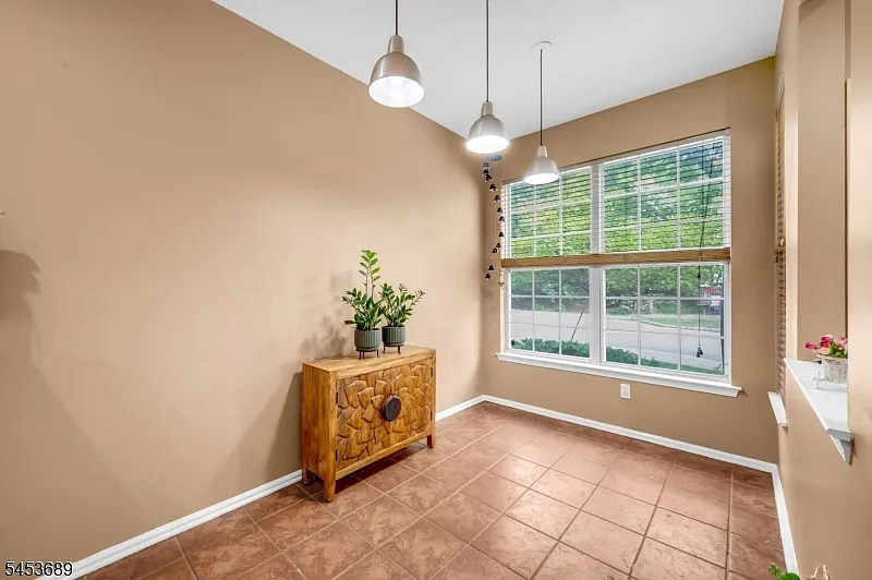 3 bed, 2.5 bath, $3,850 — Photo 3