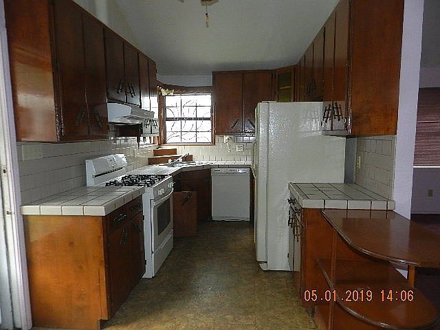 2nd image of 1216 Austin St