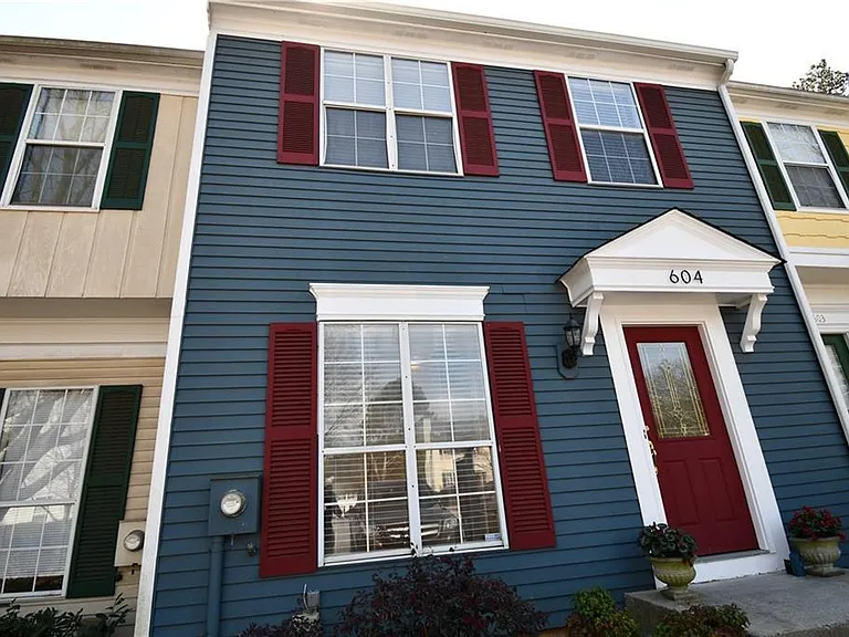 604 Wedgewood Way — Photo 1