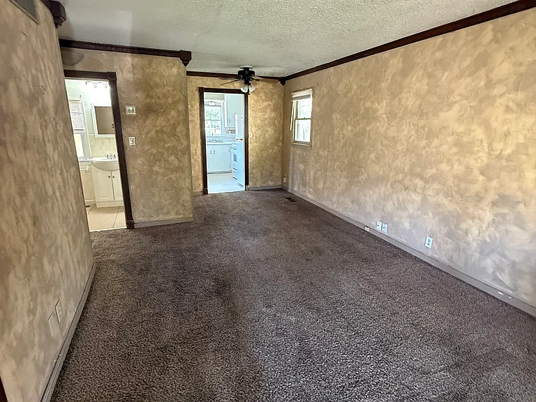 2027 S Palisade Ave — Photo 1